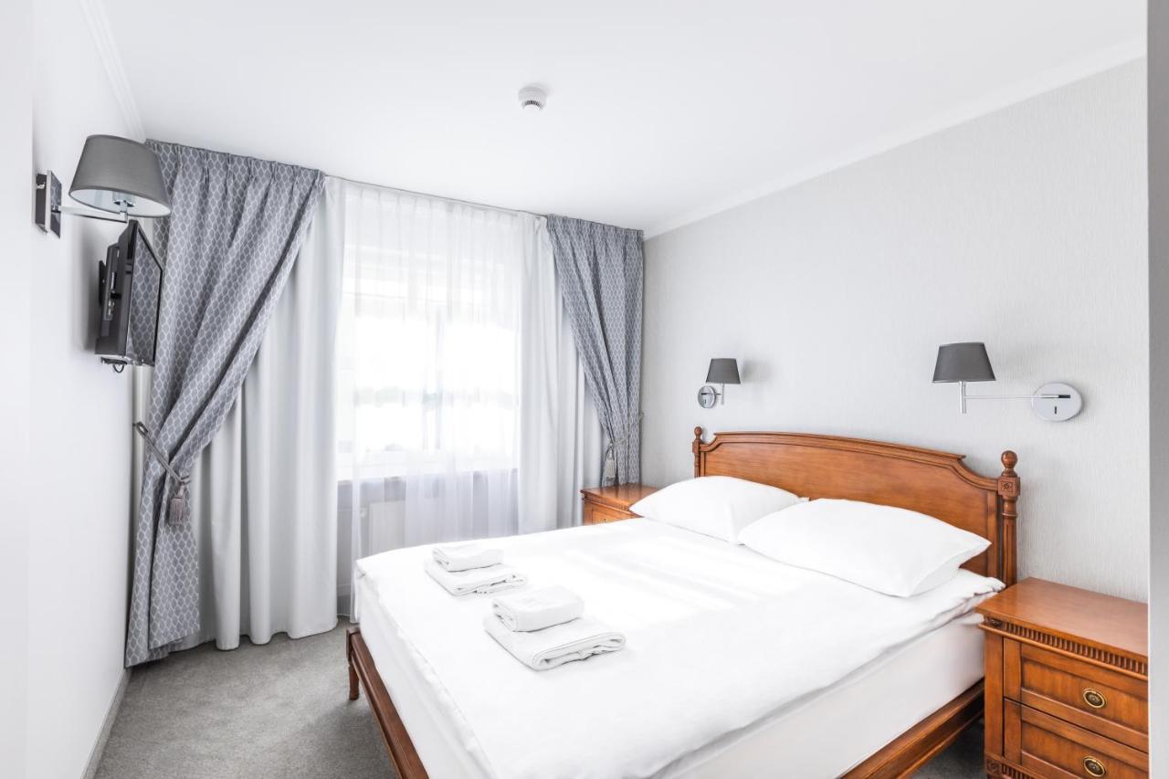 Hotel Pod Zlota Roza キェルツェ エクステリア 写真