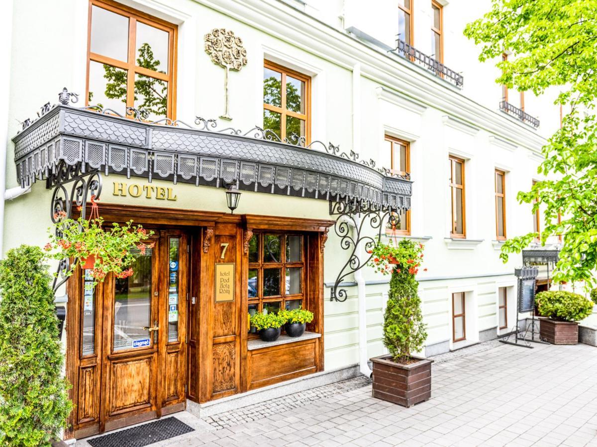 Hotel Pod Zlota Roza キェルツェ エクステリア 写真