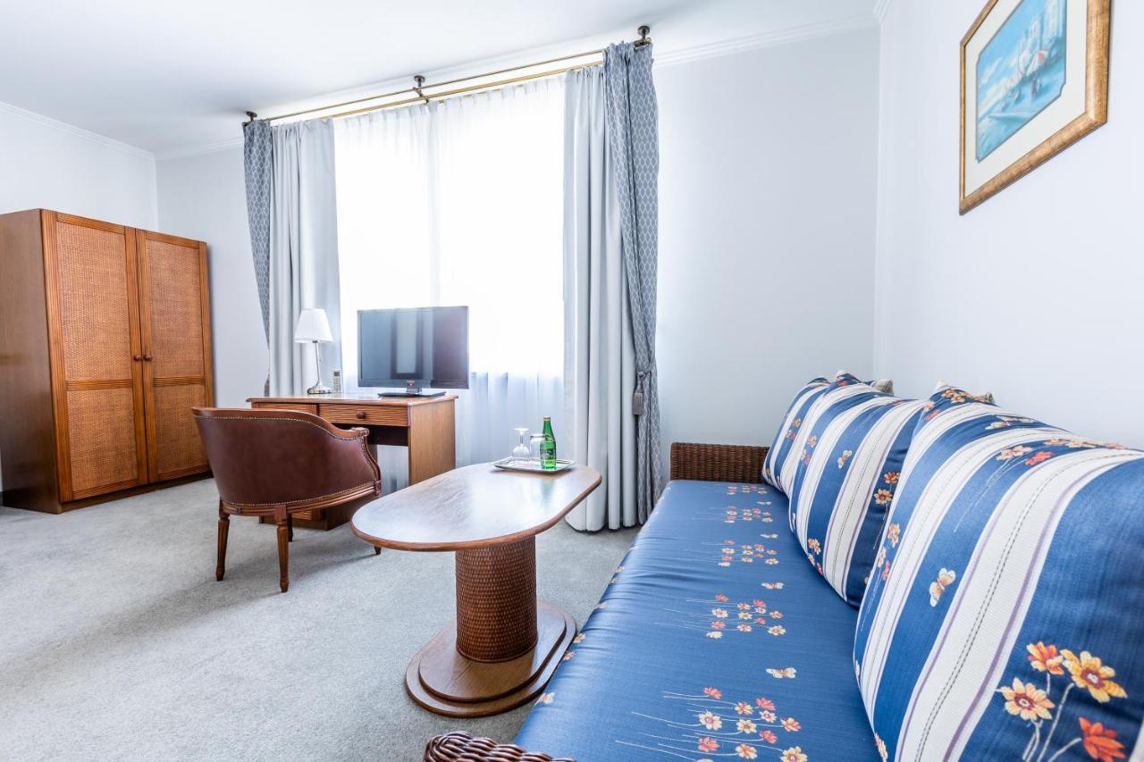 Hotel Pod Zlota Roza キェルツェ エクステリア 写真