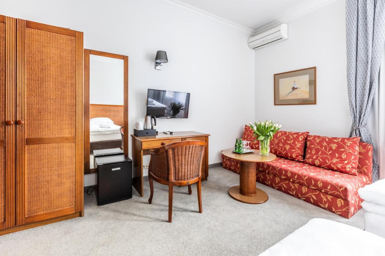 Hotel Pod Zlota Roza キェルツェ エクステリア 写真