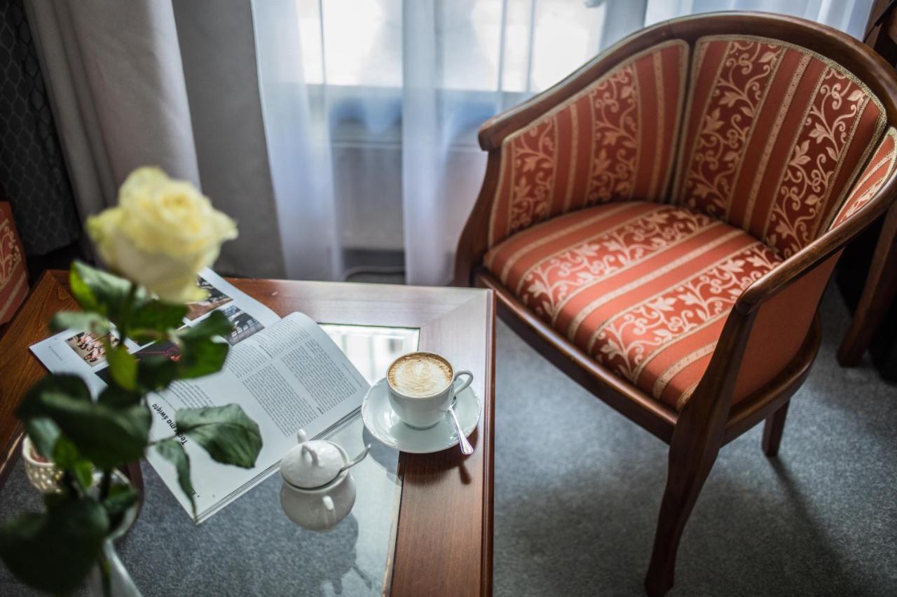 Hotel Pod Zlota Roza キェルツェ エクステリア 写真